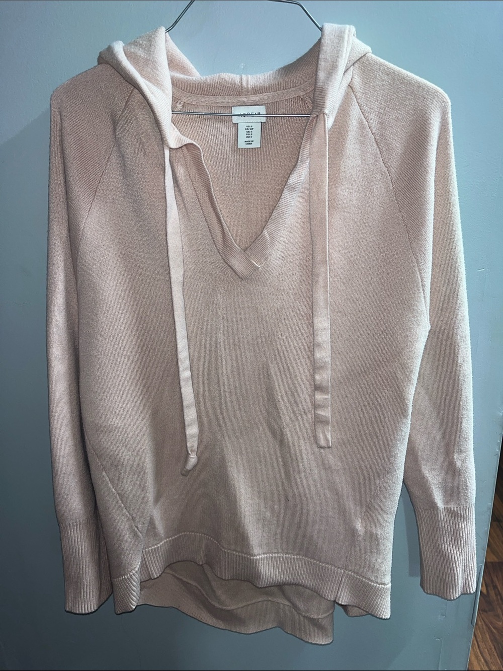 Women’s V-Neck Hoodie Sweater in Light Blush